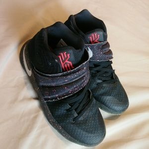 ❄Accepting Low offers!! Youth Kyrie Irving II